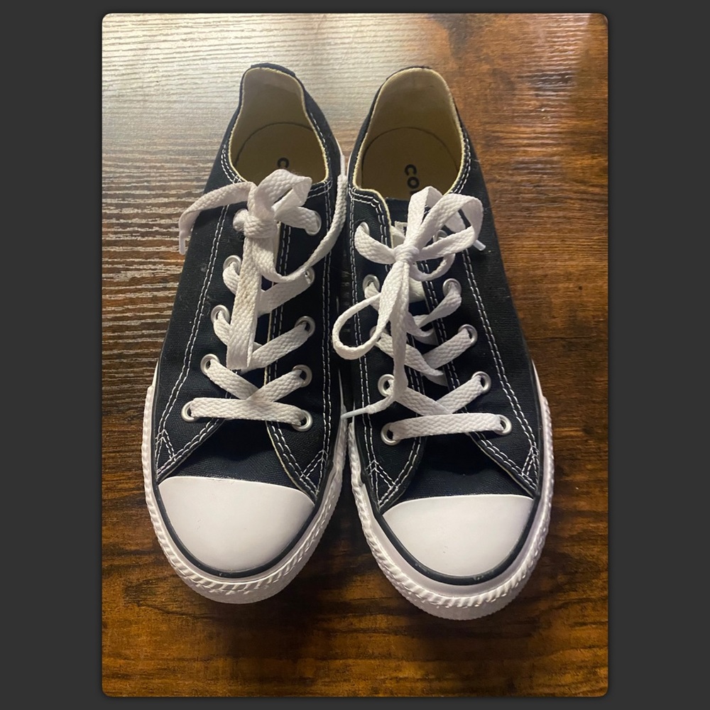 Kids black converse size 2